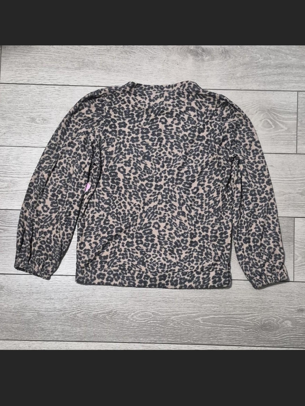 New Riley & Rae Womens Small NWT Animal Print Long Sleeve Top Elastic Stretch